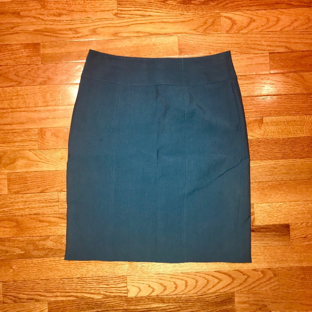 🛍 2 for $10 Worthington Green Skirt Size 6